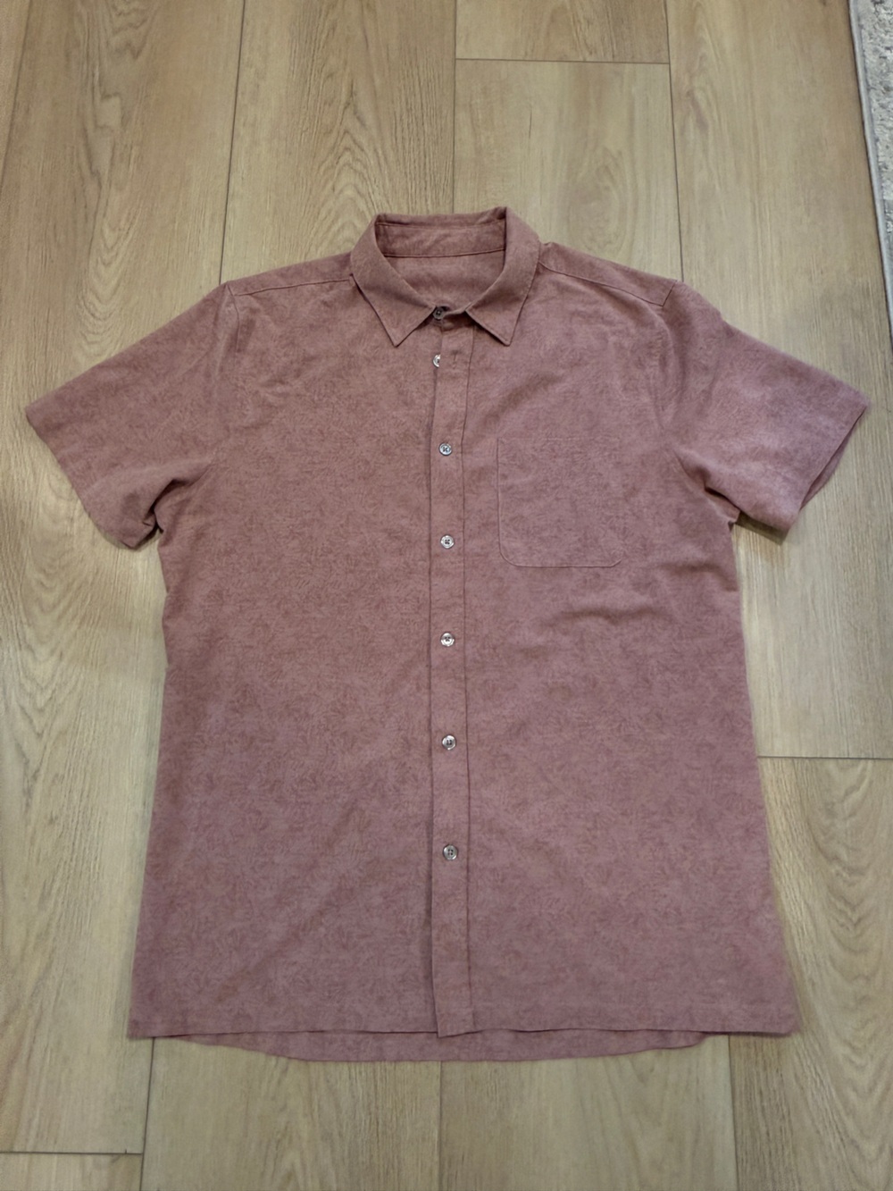Vuori Men's Bridge Short Sleeve Button-Up Shirt in Zion Rose print, M, like new